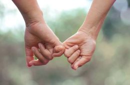 Retomar uma amizade: por que mandar a primeira mensagem parece tão difícil?