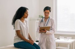 Menopausa no SUS: acompanhamento pode começar antes de a menstruação parar